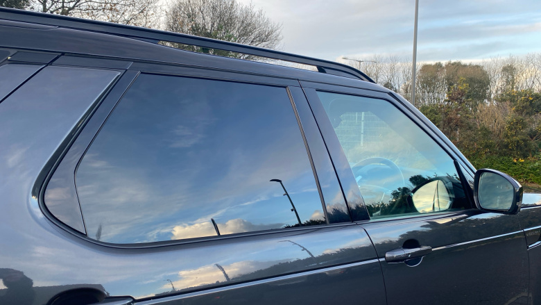 Land Rover Discovery Diesel 3.0 D300 R-Dynamic SE Commercial Auto